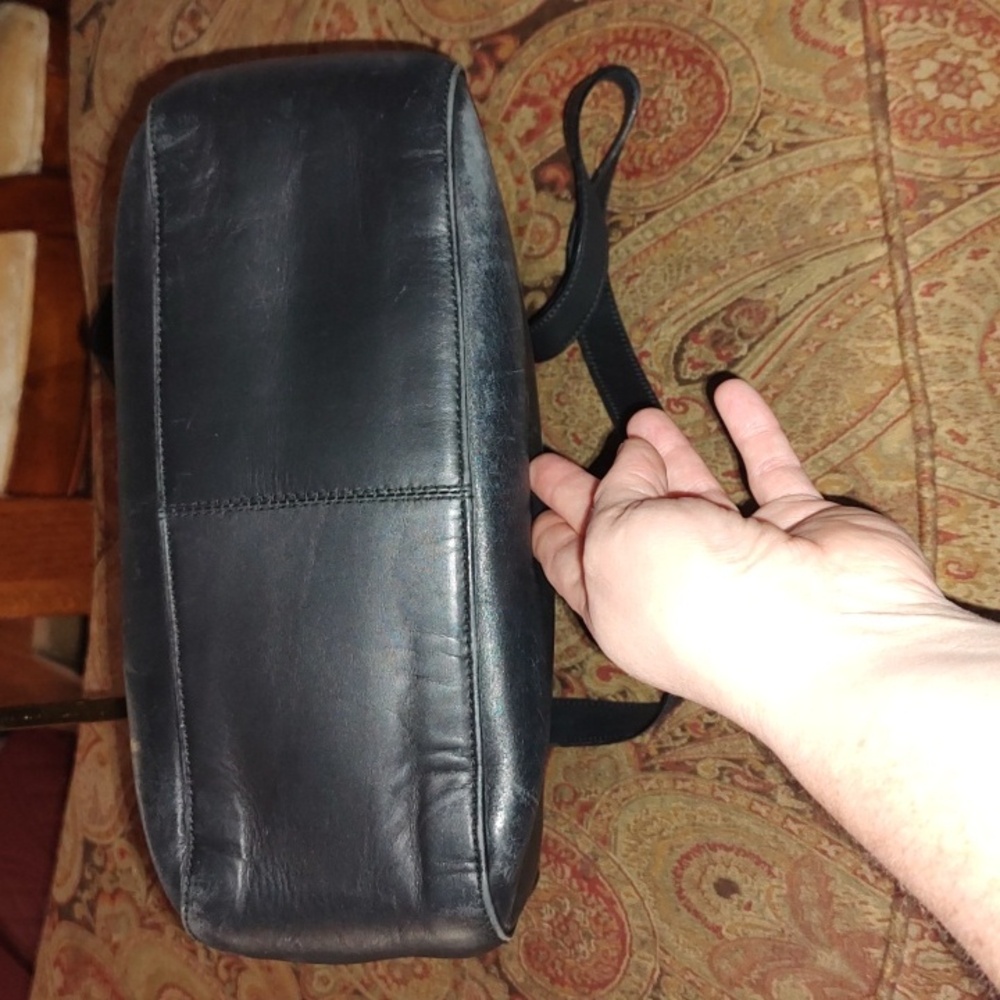 Salvatore Ferragamo BA217154 MSRP $1,000 Italian Leather Black Shoulder Bag EUC - Picture 8 of 16
